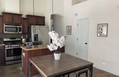 Biggs Field House | Charming 3-bedroom house in El Paso in a safe area with AC and wifi.