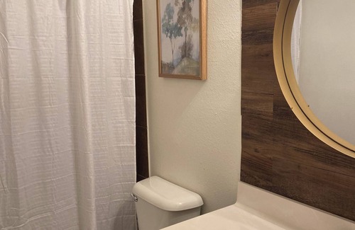 Biggs Field House | Charming 3-bedroom house in El Paso in a safe area with AC and wifi.