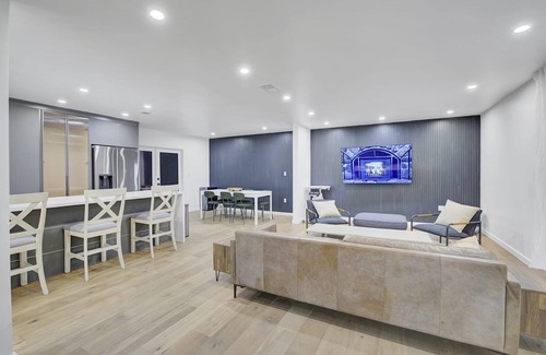 Hayward House | Charming 3-bedroom house with AC and WiFi in Hayward