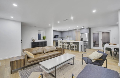Hayward House | Charming 3-bedroom house with AC and WiFi in Hayward
