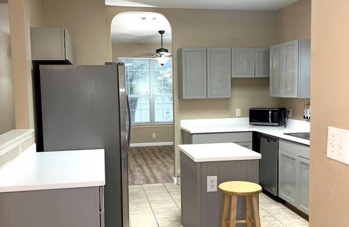 Helotes House | Charming 3-bedroom house in Helotes with AC, WiFi