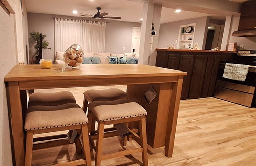 Holiday House | Charming 3-bedroom house near everything with WiFi, AC, EV Charger