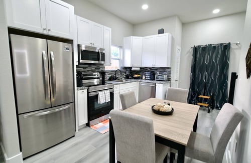 Southeast Houston House | Charming 3-bedroom house with AC, WiFi in Houston