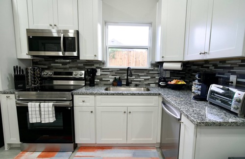 Southeast Houston House | Charming 3-bedroom house with AC, WiFi in Houston