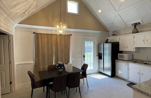 Lilburn House | Charming 3-bedroom house in Lilburn with WiFi and AC