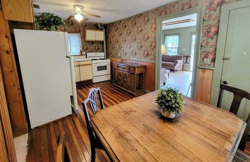 Milford House | Charming 3-bedroom house with a Pool, WiFi, AC 5 minutes from the Dreams Park