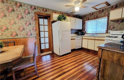 Milford House | Charming 3-bedroom house with a Pool, WiFi, AC 5 minutes from the Dreams Park