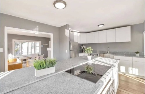 Oakland House | Charming 3-bedroom house with WiFi and AC in Oakland
