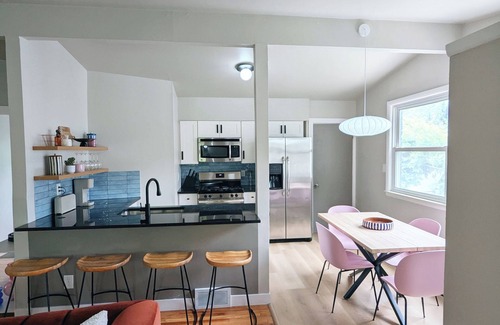 Pontiac House | Charming 3-bedroom house with WiFi, fitness room in Pontiac