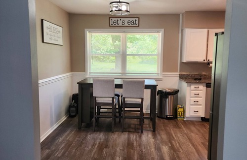 Romulus House | Charming 3-bedroom house in Romulus with a beautiful country setting