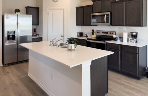 Sherman House | Charming 3-bedroom house with AC and WiFi in pleasant Sherman