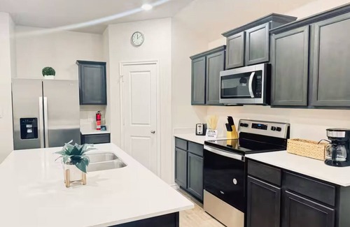 Sherman House | Charming 3-bedroom house with AC and WiFi in pleasant Sherman