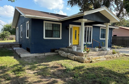 Weslaco House | Charming 3-bedroom house in Weslaco/Elsa with AC, WiFi