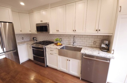 Barrie House | Charming 3-bedroom house with WiFi, AC in delightful Barrie