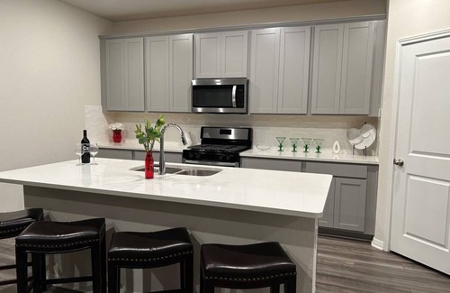 Austin House | Charming 3-bedroom house with AC, WiFi in terrific Austin