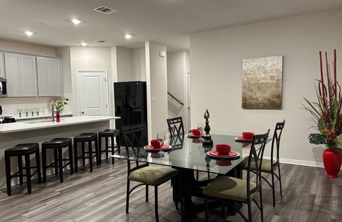 Austin House | Charming 3-bedroom house with AC, WiFi in terrific Austin