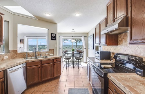 Burnet House | Charming 3-bedroom house in Burnet, TX on Lake Buchanan with WiFi, AC