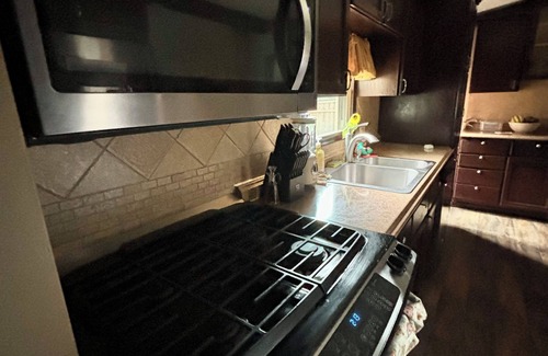 Hammond House | Charming 3-bedroom house in nice Hammond with WiFi,