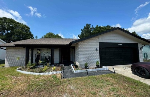 Hudson House | Charming 3-bedroom house 10 minutes from beach access