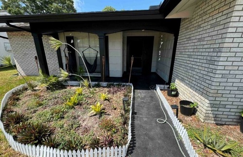 Hudson House | Charming 3-bedroom house 10 minutes from beach access