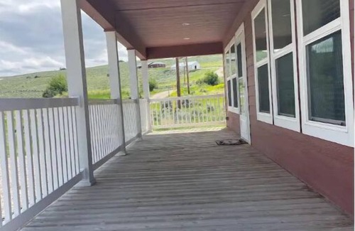 Lander House | Charming 3-bedroom house with AC, WiFi in beautiful Lander