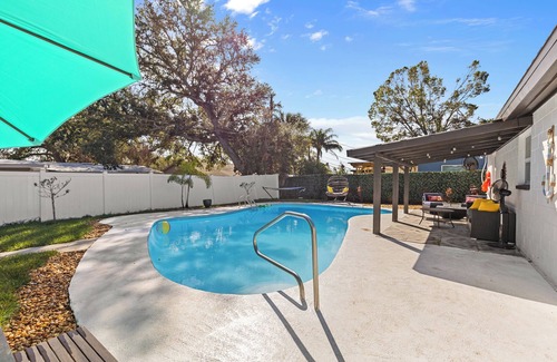 Largo House | Charming 3-bedroom house with heated pool