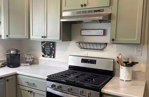Lufkin House | Charming 3-bedroom house with WiFi, AC in welcoming Lufkin