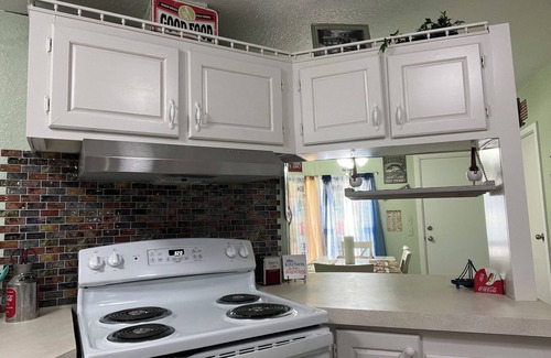 Lytle House | Charming 3-bedroom house with AC and WiFi in welcoming Lytle,TX.