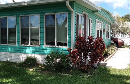 Barefoot Bay House | Charming 3-bedroom house with AC, WiFi in fantastic Micco!