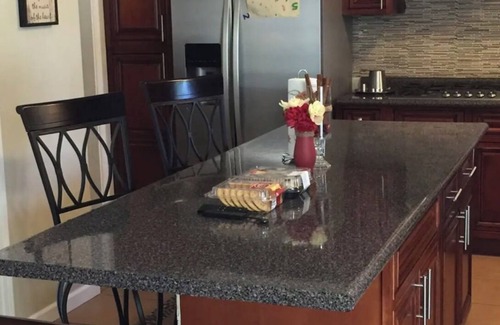 Monroe House | Charming 3-bedroom house with WiFi and AC in Monroe