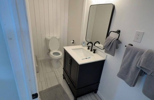 Newark House | Charming 3-bedroom house with WiFi, AC in Newark DE, walking distance to UDEL
