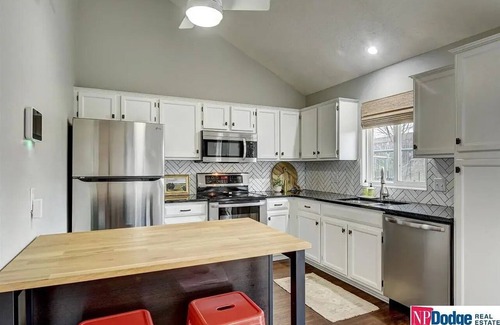 North Central Omaha House | Charming 3-bedroom house with AC and WiFi in welcoming Omaha