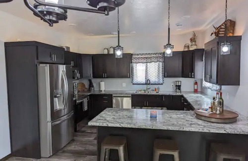 Pierre House | Charming 3-bedroom house with WiFi, AC minutes from Lake Oahe/3 stall garage