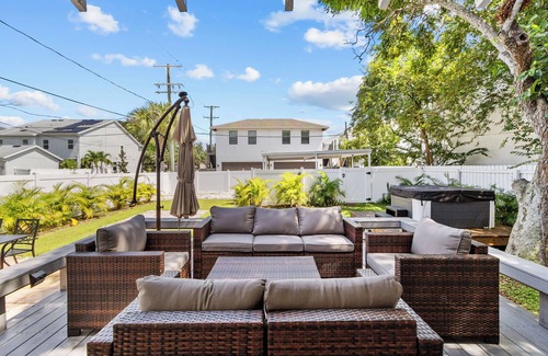 Courier City - Oscawana House | Charming 3-bedroom house in South Tampa with Hot Tub