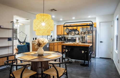 Dietz House | Charming 3-bedroom house with AC, WiFi in delightful Tucson