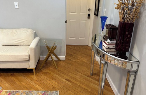Vauxhall House | Charming 3-bedroom house in Union with AC and WiFi.n