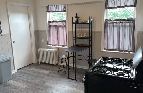 Union HIll Apartment | Charming 3-Bedroom in Worcesternn