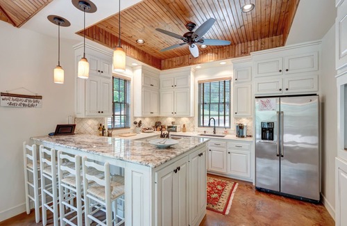 Arley House | Charming 3-bedroom lake house with outdoor recreation space and a large dock.