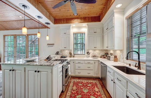 Arley House | Charming 3-bedroom lake house with outdoor recreation space and a large dock.