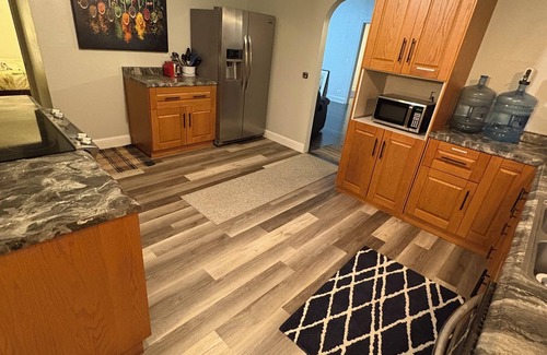 Amherst Apartment | Charming 3-bedroom main floor apartment 5 minutes from Sandlake Wild life refuge