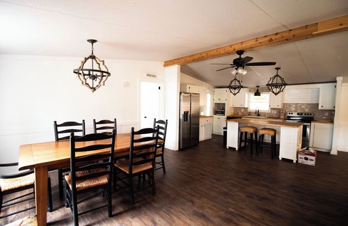 Thomaston House | Charming 3-bedroom on the Flint River with Island