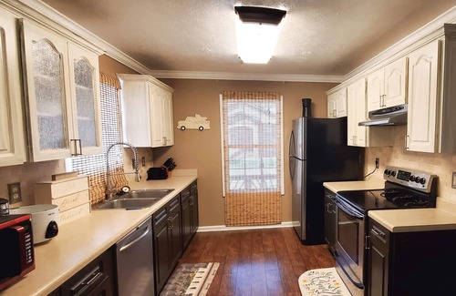 Starkville House | Charming 3-bedroom peaceful living in a specious house!
