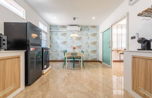 Phra Khanong Nuea Villa | Charming 3-bedroom Pool villa with WiFi and AC in fabulous Wattana