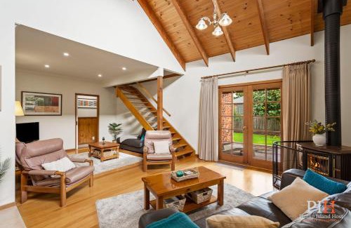 Silverleaves House | Charming 3-Bedroom Retreat