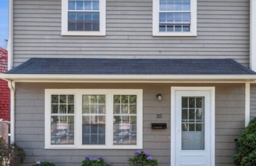 Marblehead House | Charming 3-bedroom townhome in Marblehead n3 miles to Salemn14 miles to Boston