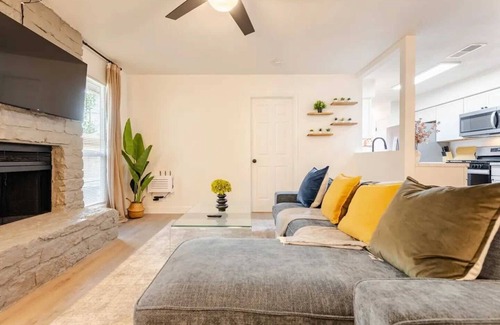 Round Rock House | Charming 3-bedroom townhome with lots of amenities in upscale Round Rock