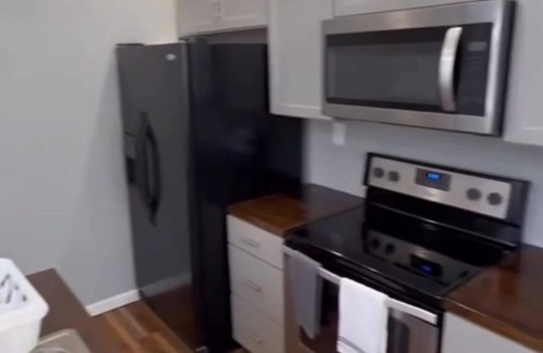 St. Louis House | Charming 3-bedroom townhome in St. Louis with AC, WiFi