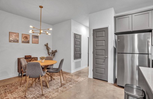 Heidenheimer House | Charming 3-bedroom townhome with AC and WiFi in Temple