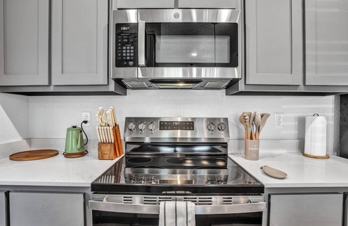 Temple House | Charming 3-bedroom townhome in pleasant Temple with AC, WiFi