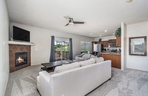 Millard House | Charming 3-bedroom townhome with WiFi, AC in marvelous West Omaha
